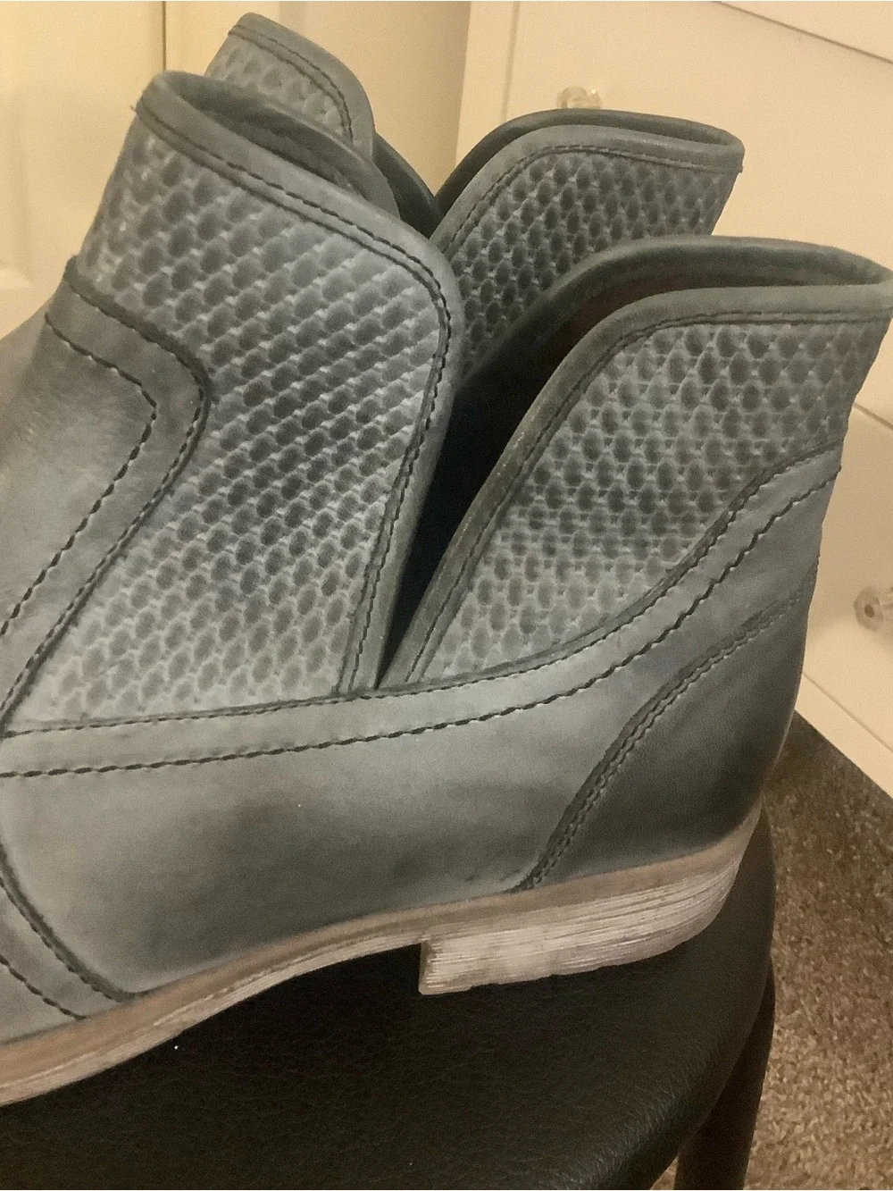 Roan Gossip Booties Size 9 Gray
